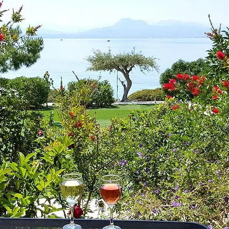 Villa Oikonomou Luxury Vouliagmeni Lake