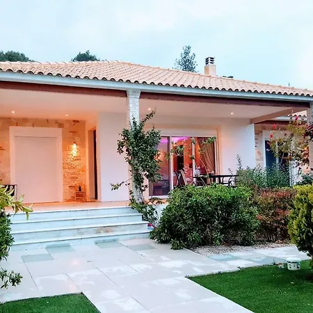 וילה Oikonomou Luxury